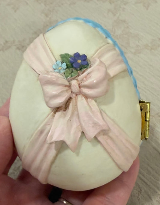 Vintage Lillian Vernon “Peter Rabbit” Hinged Easter Egg Diorama (1990s)