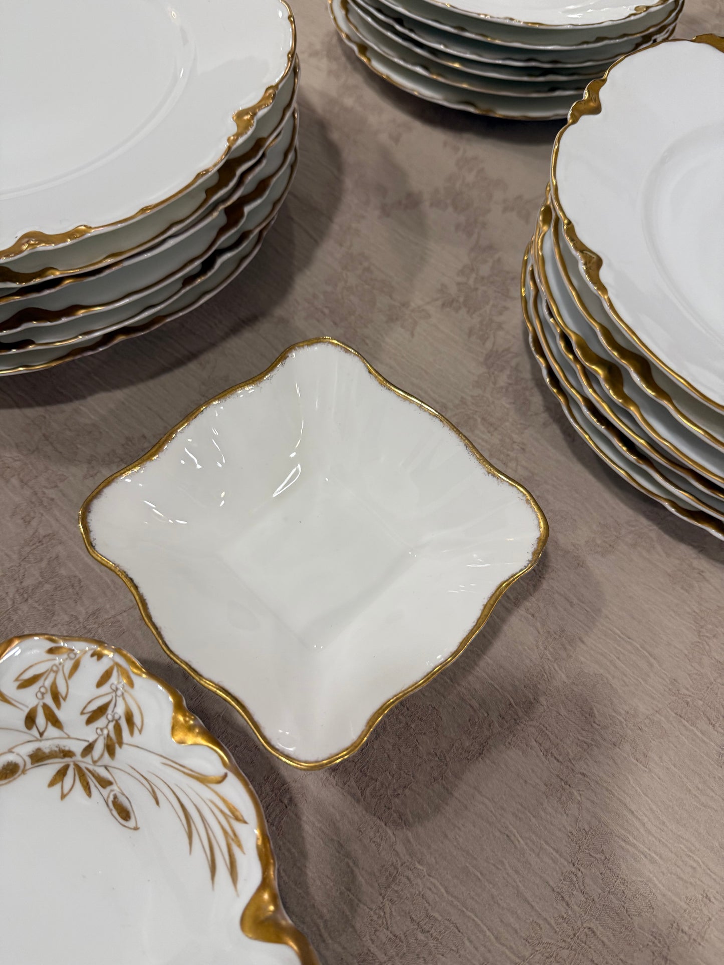 Curated European Porcelain Dinnerware Collection

Haviland Limoges · Rex Bavaria · Royal Albert Bone China