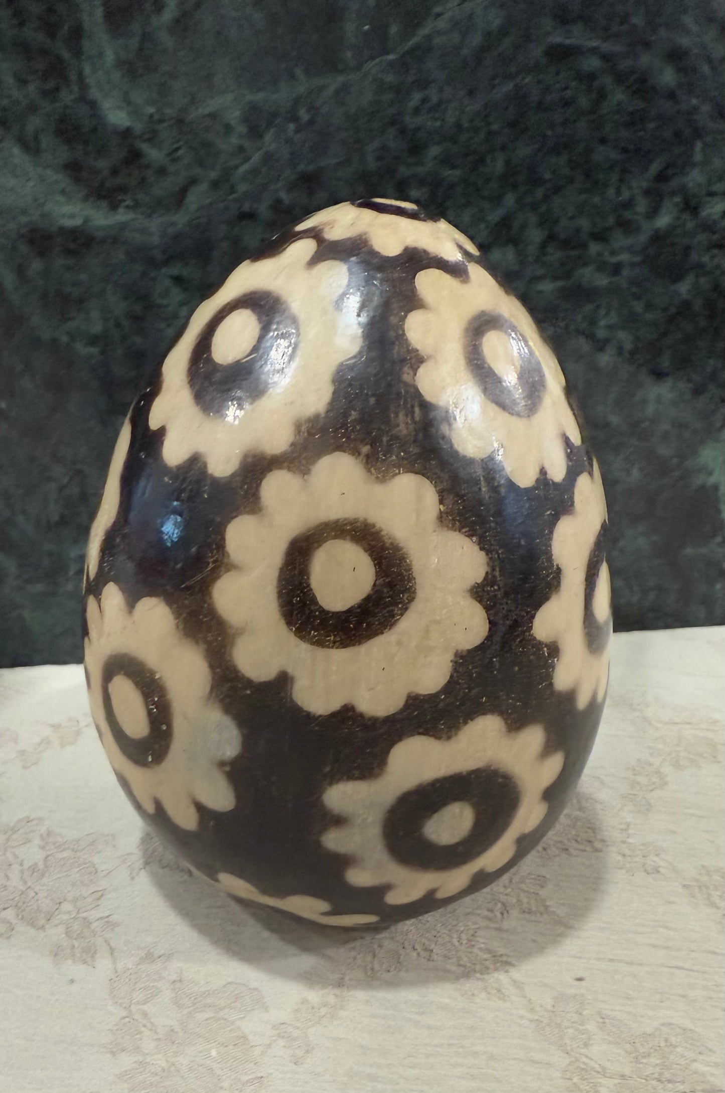 Handcrafted Lenca Pottery Egg Ornament – Honduras

6” x 4.5” | 464 grams