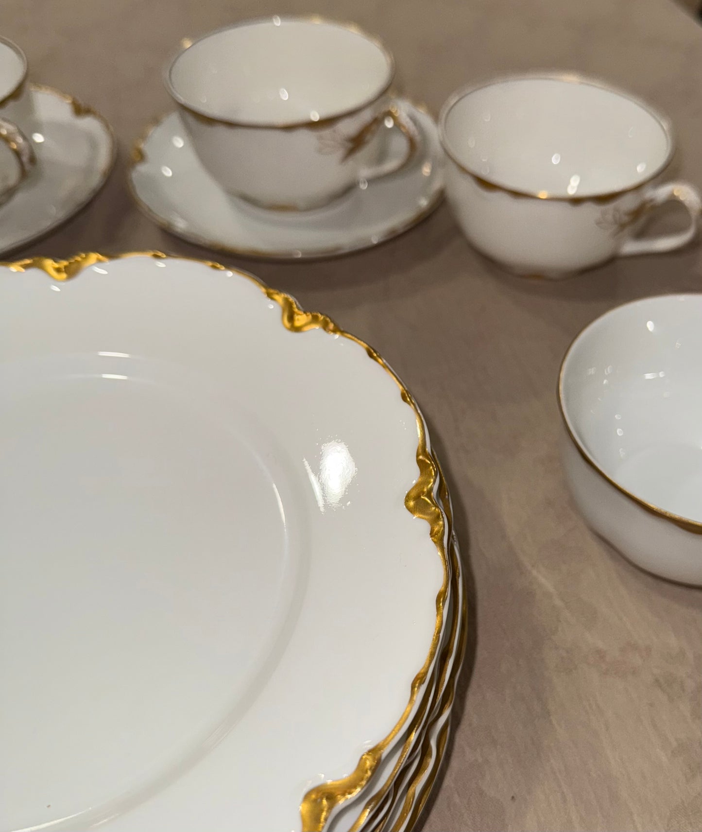 Curated European Porcelain Dinnerware Collection

Haviland Limoges · Rex Bavaria · Royal Albert Bone China