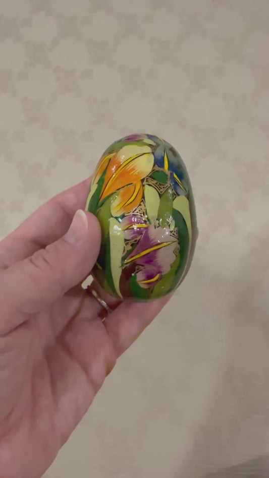Hand-Painted Floral Decorative Egg – Vintage Folk Art Style – 3” x 2”