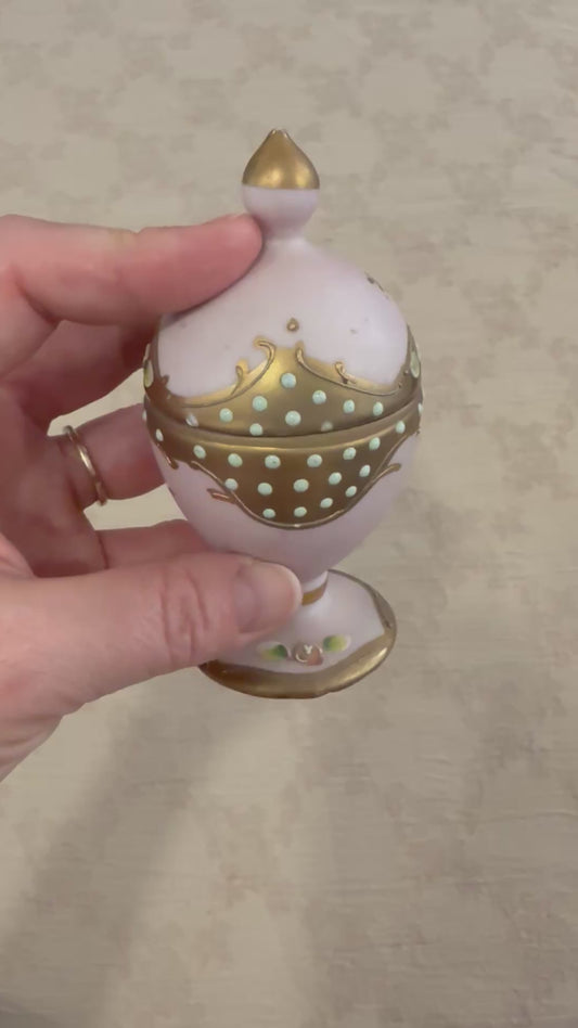 Vintage Lenwile Ardalt Hand-Painted Porcelain Trinket Box

Mid-Century Vanity Collectible | Japan, c. 1940s–1950s